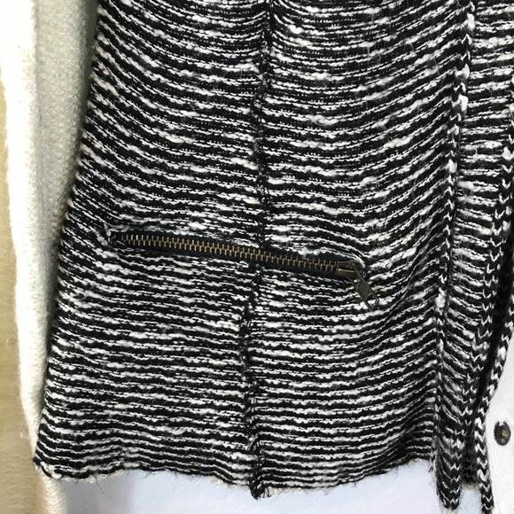 Skies Are Blue Urban Outfitters Snap up Cardigan - Picture 3 of 6